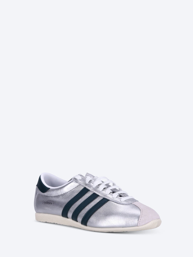 Paris w sneakers 2