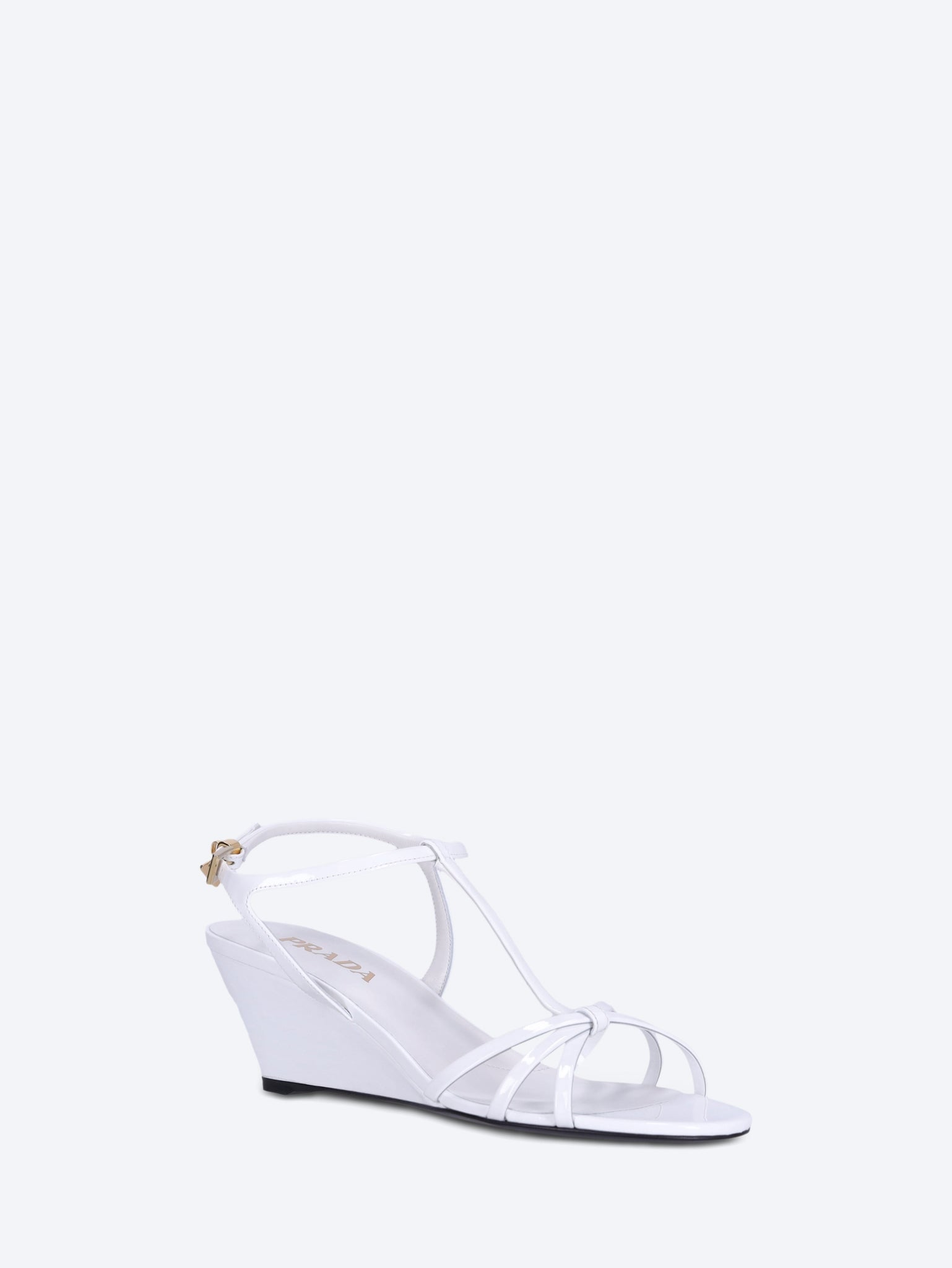 Sandalen aus Lackleder 2