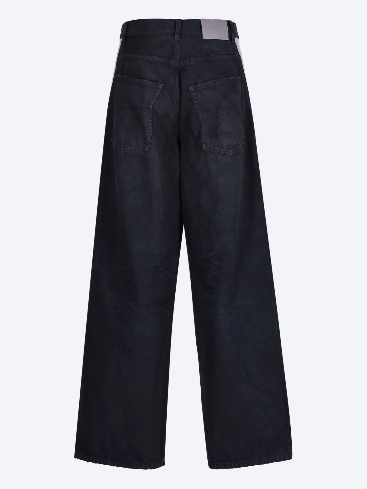 Piping details pants 3