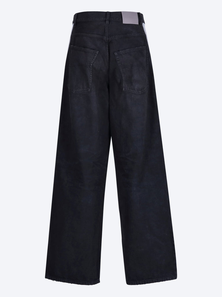 Piping details pants 3