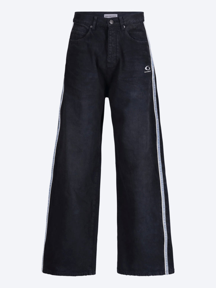 Piping details pants 1