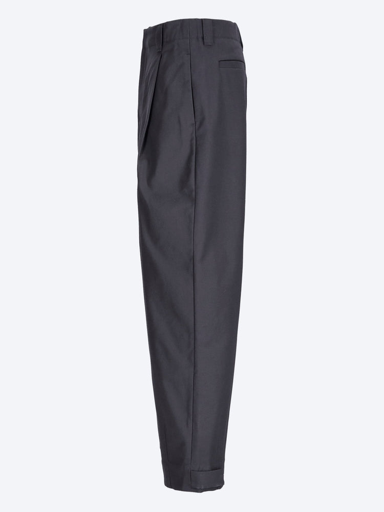 Enfiler un pantalon 2