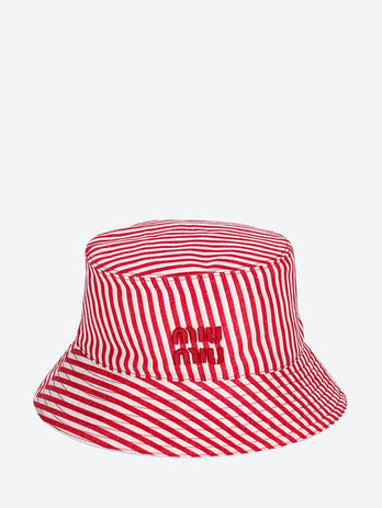 Reversible hat with pouch