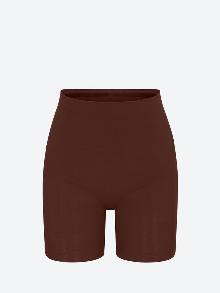 Nahtlos geformte Shorts in der Mitte des Oberschenkels 1