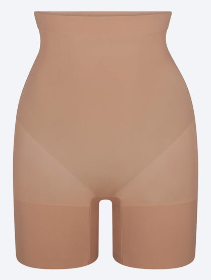 Short mi-cuisse transparent sans couture
