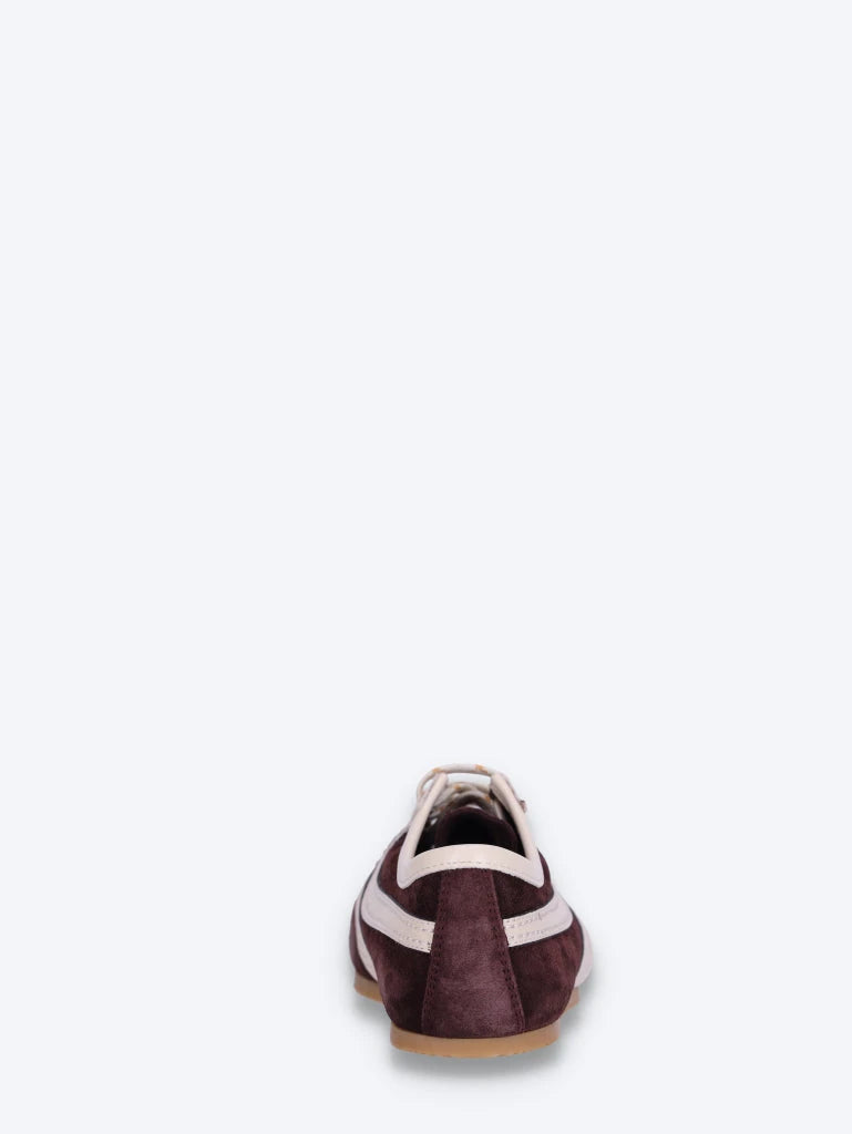 Schmaler Wildleder-Sneaker 5