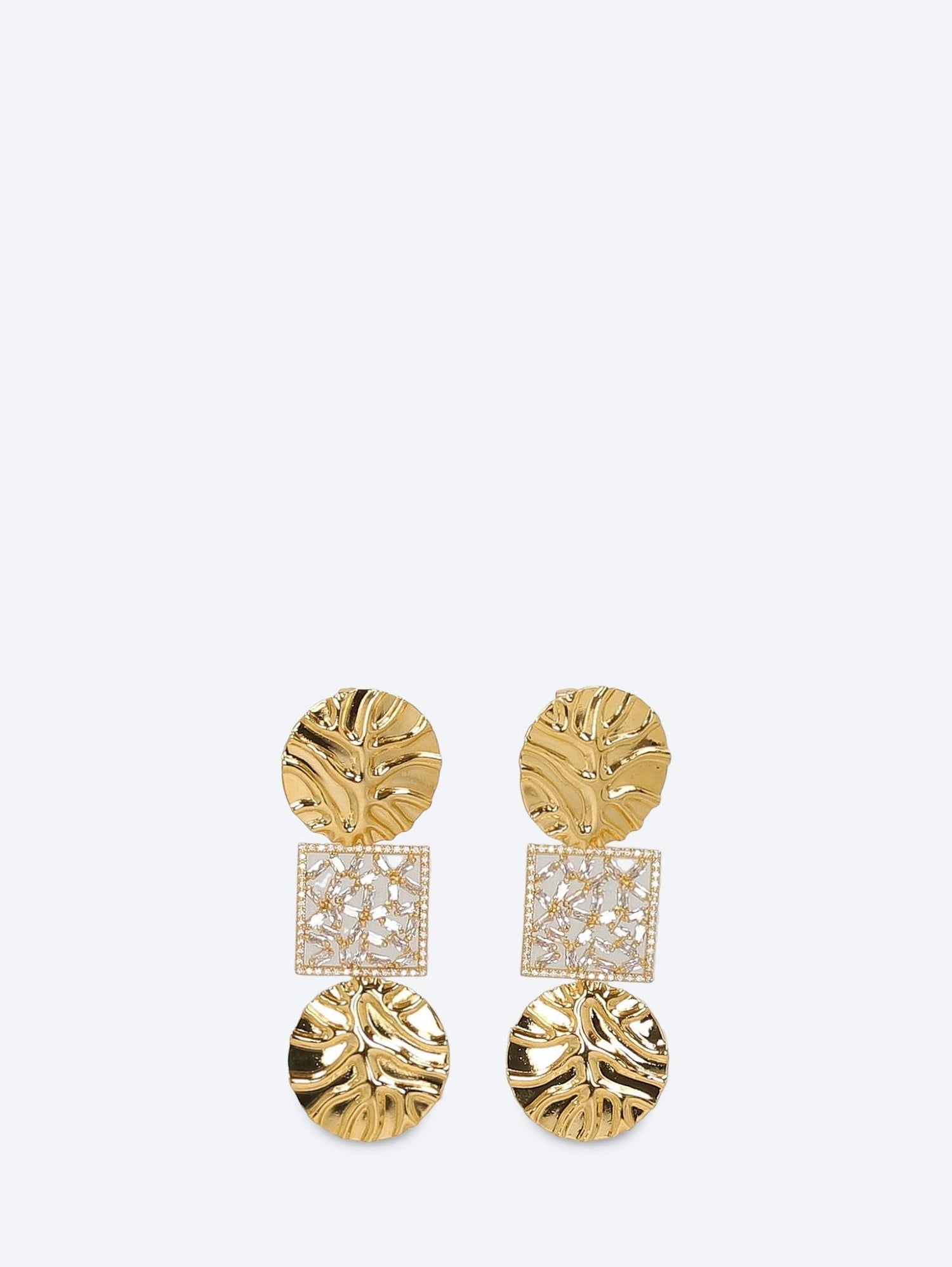 DES BOUCLES D'OREILLES