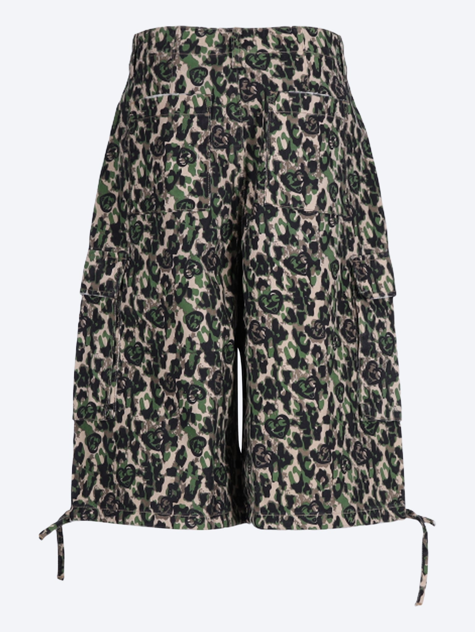 Mit Nieten besetzte Cargo-Shorts für Hunde 3