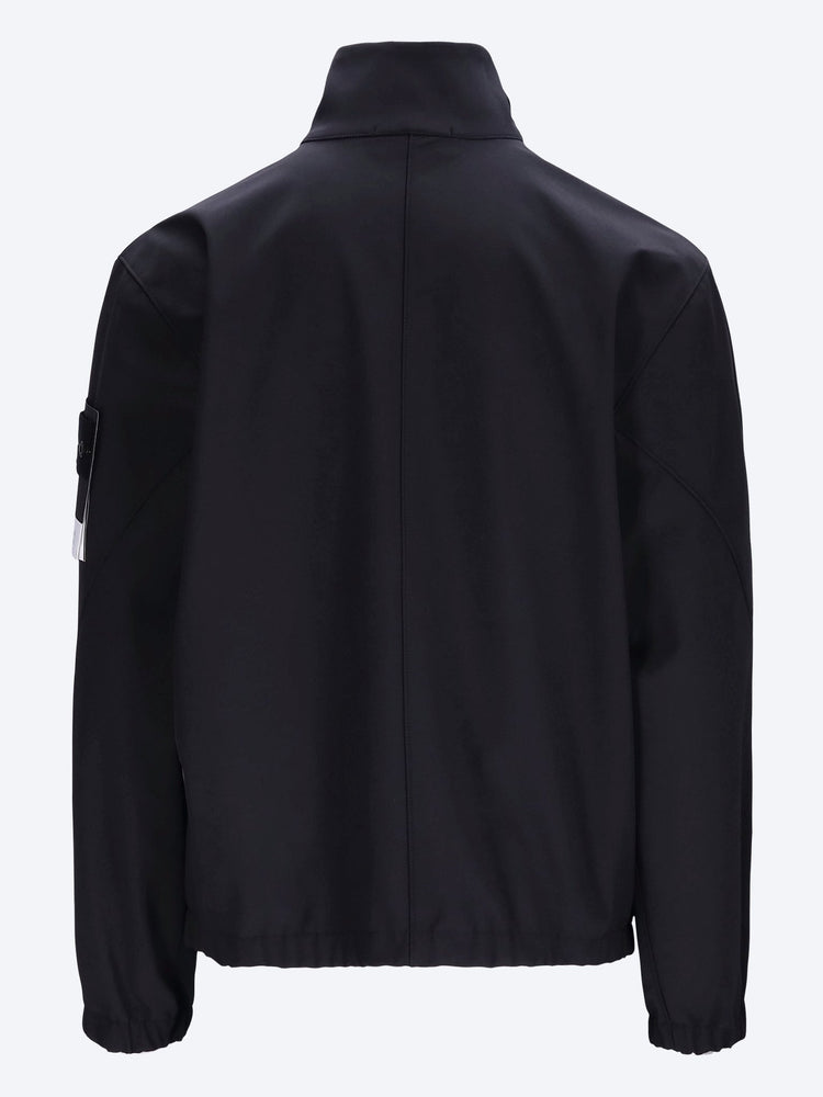 Technologie dans une veste en polyester recyclé 3