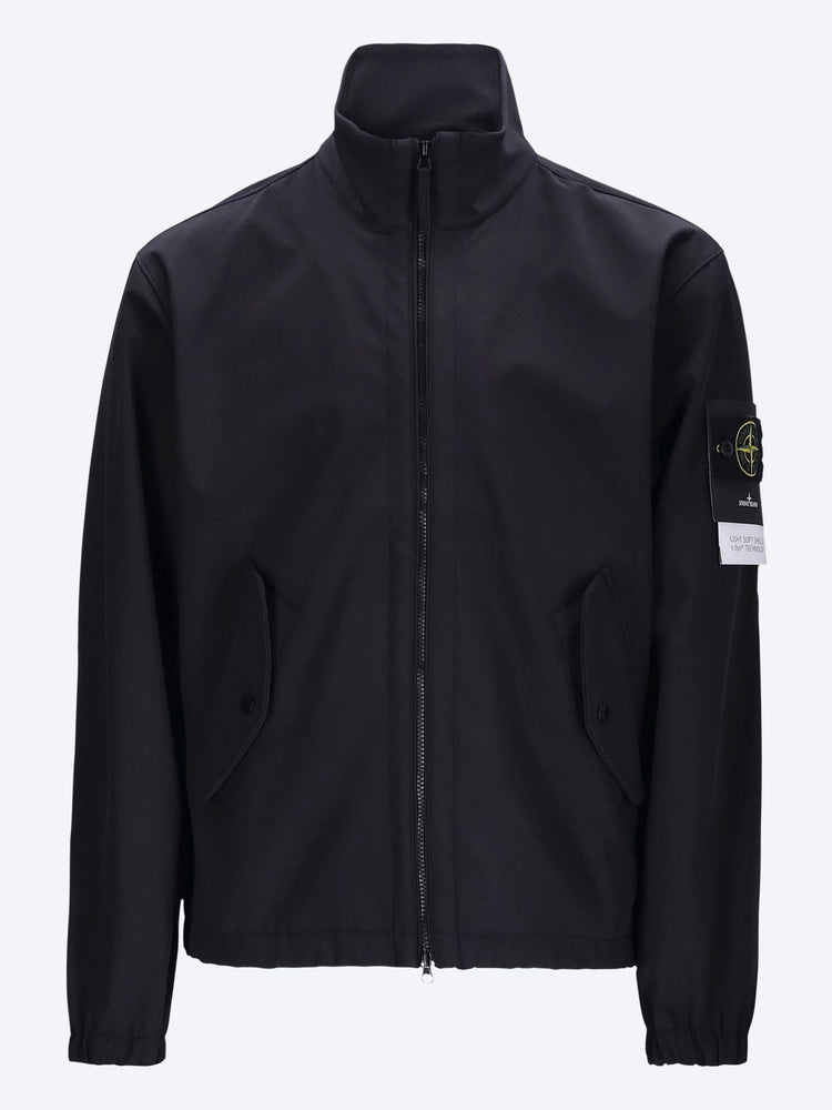 Technologie dans une veste en polyester recyclé 1