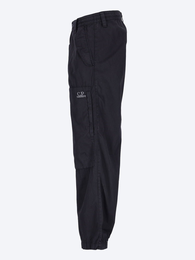 Trousers with cargo pockets 2