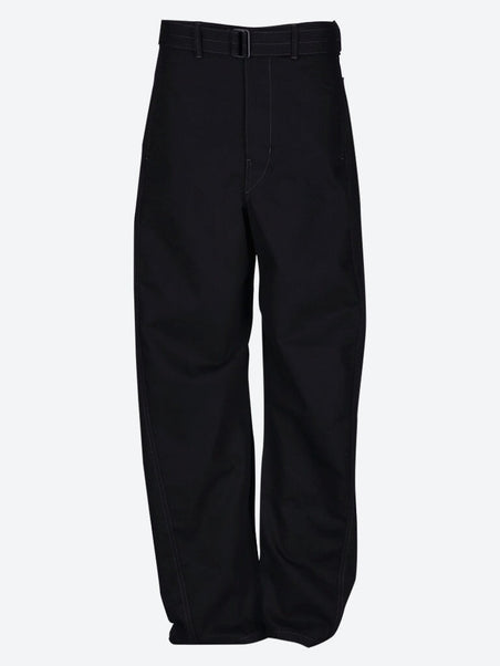 Pantalon ceinturé tordu