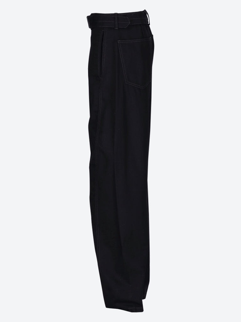 Pantalon ceinturé tordu 2