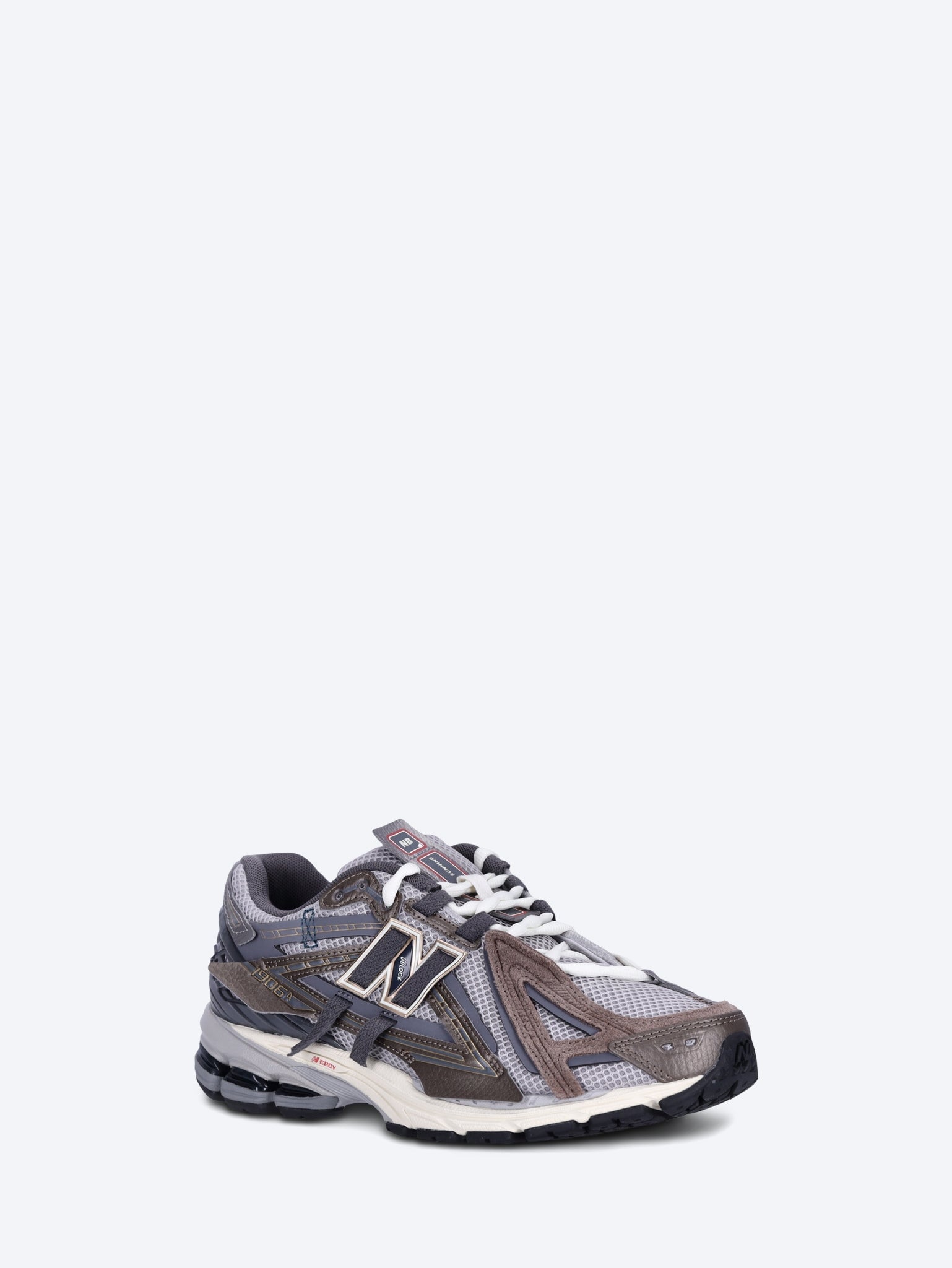U1906av1 sneakers 2