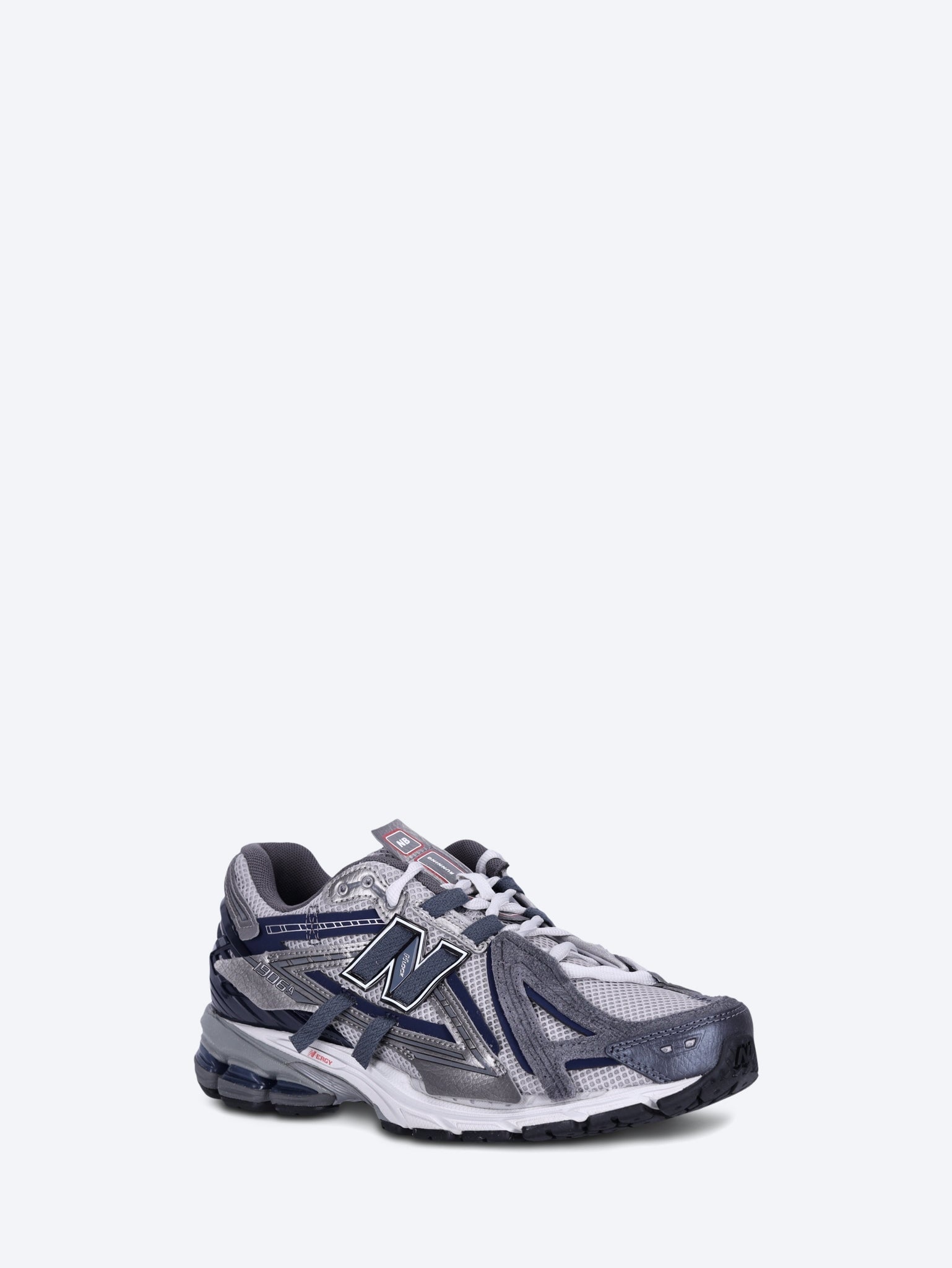 U1906av1 sneakers 2