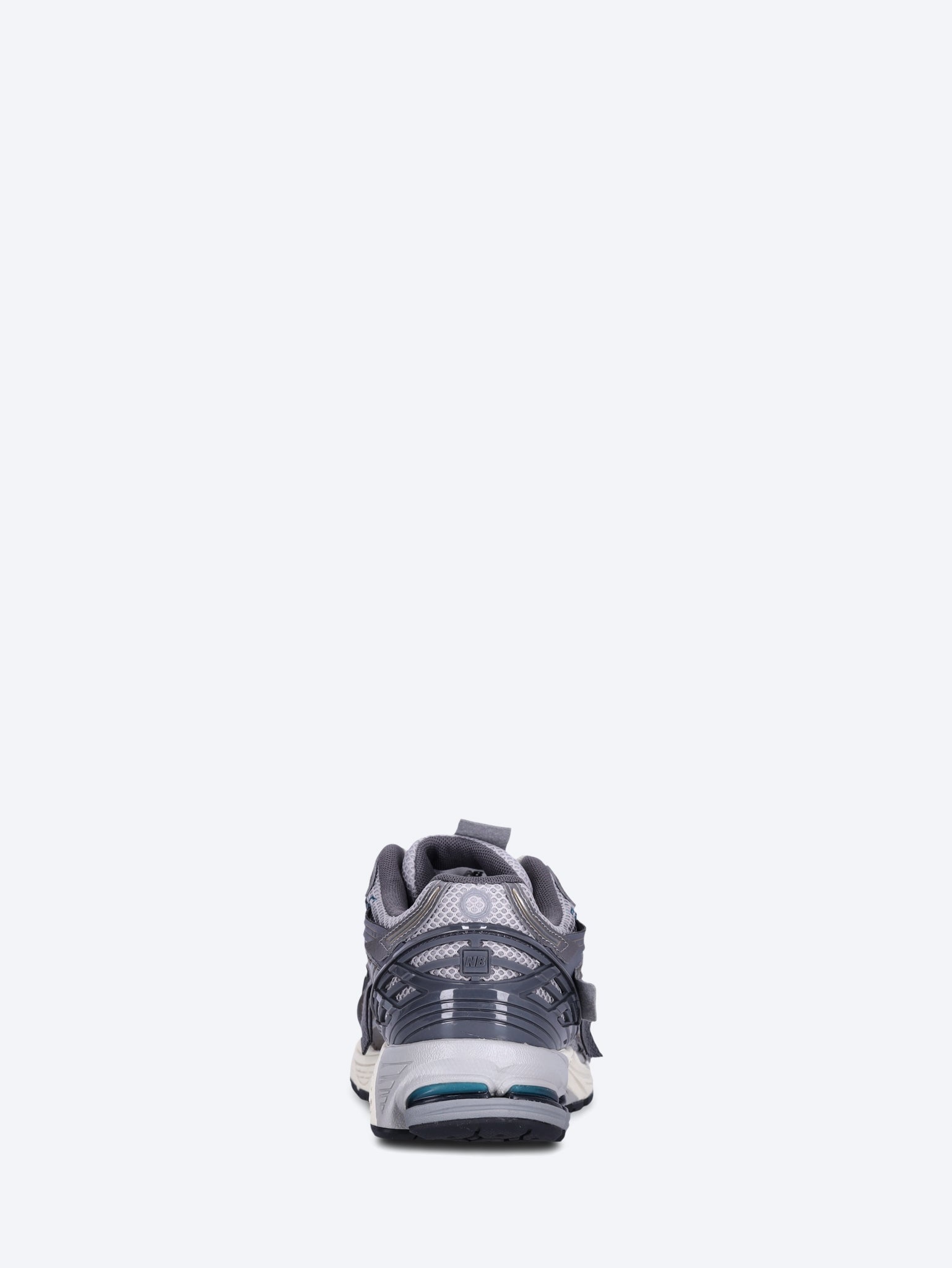U1906av1 sneakers 5