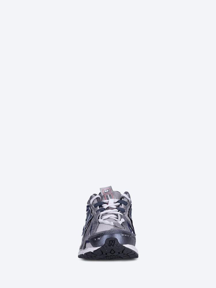 U1906av1 sneakers 3