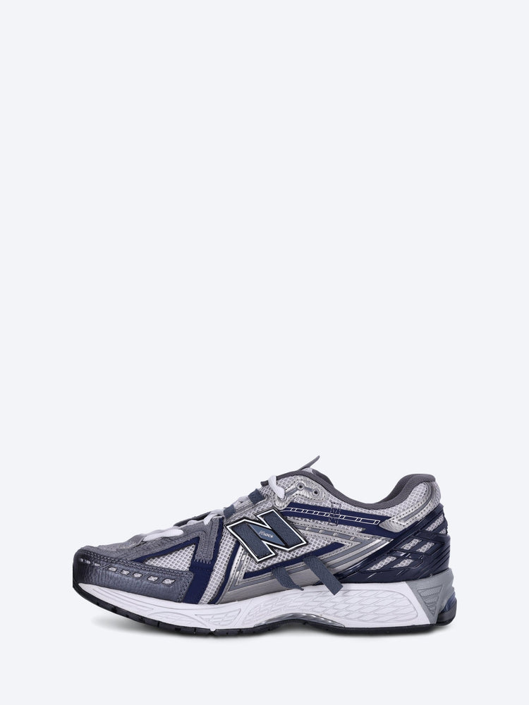 U1906av1 sneakers 4