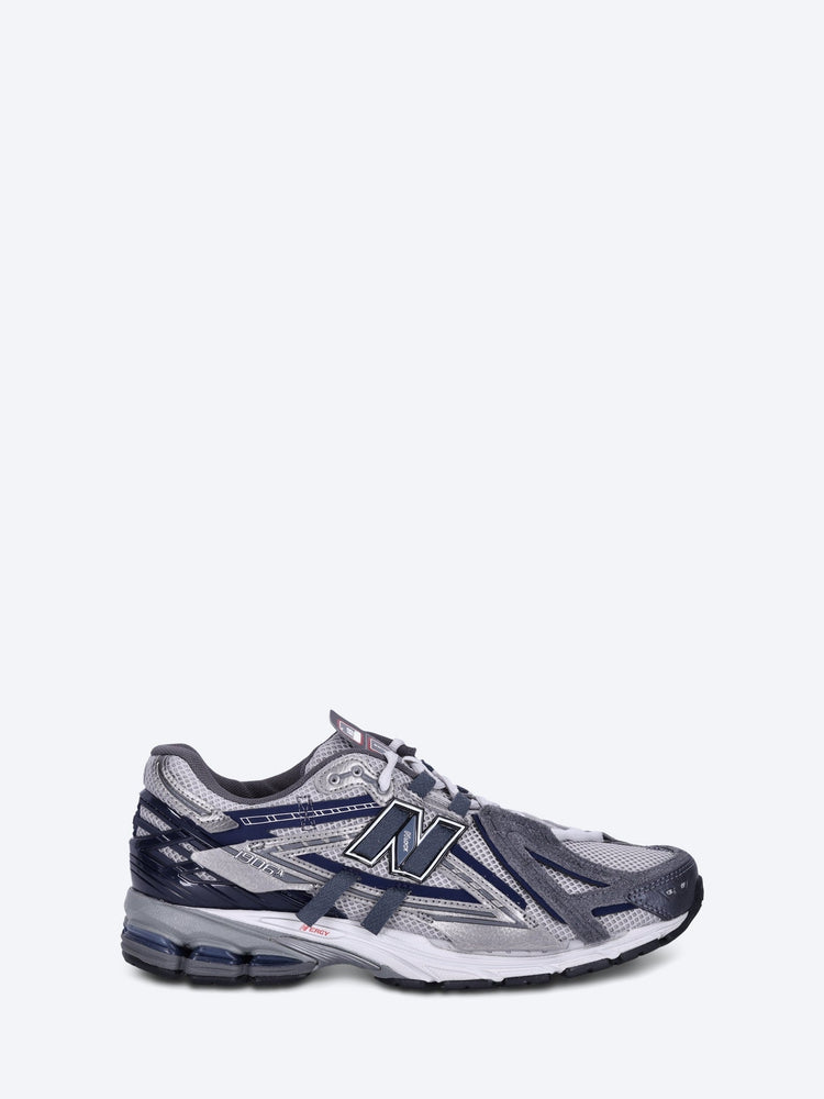 U1906av1 sneakers 1