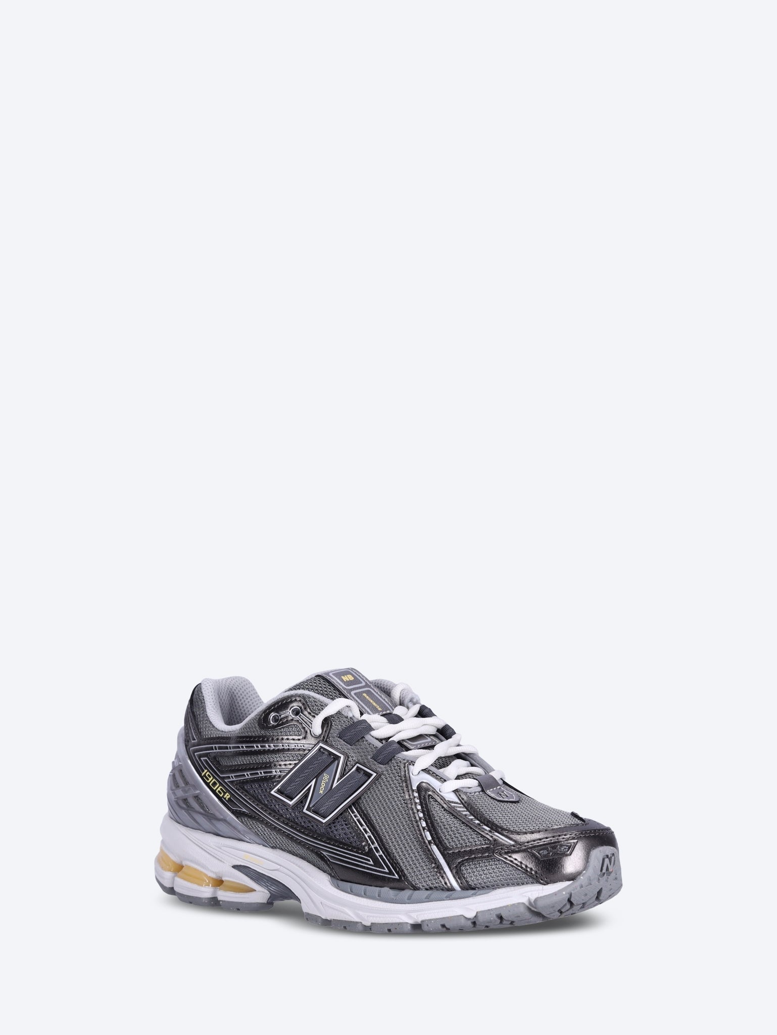 U1906rv1 sneakers 2
