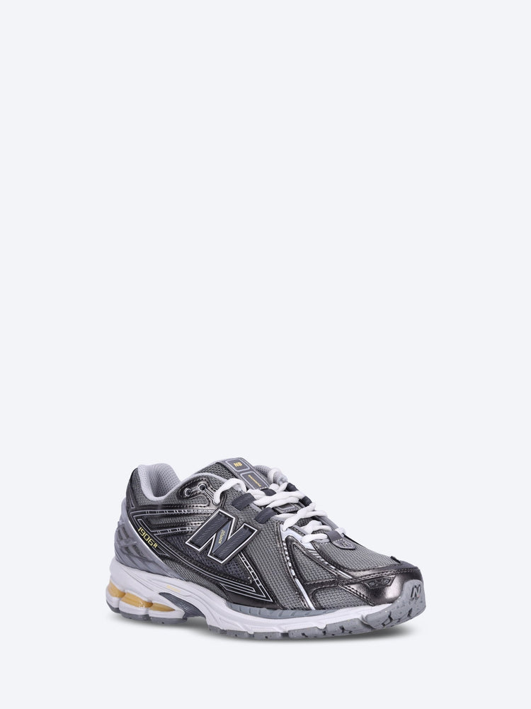 U1906rv1 sneakers 2