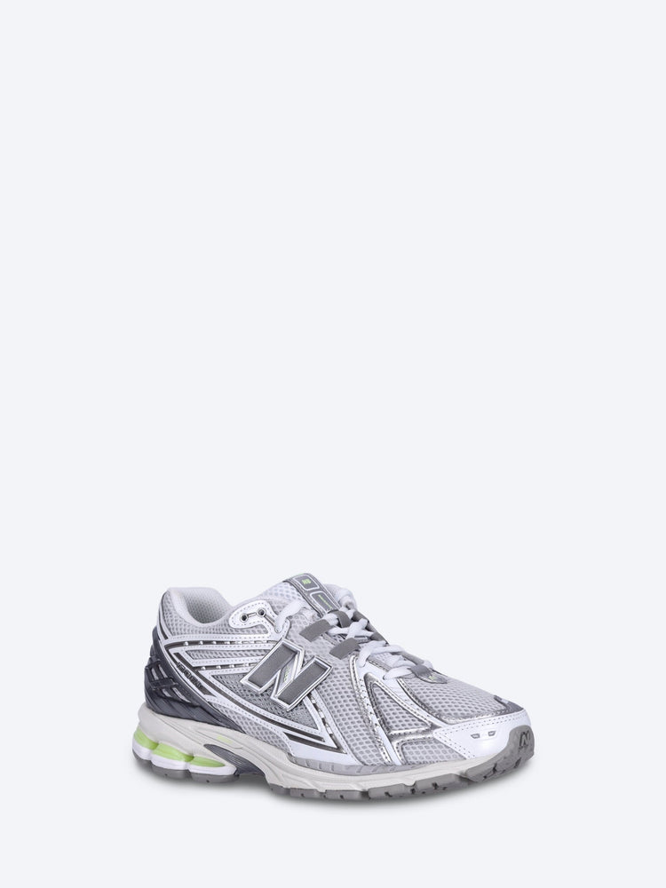 U1906rv1 sneakers 2
