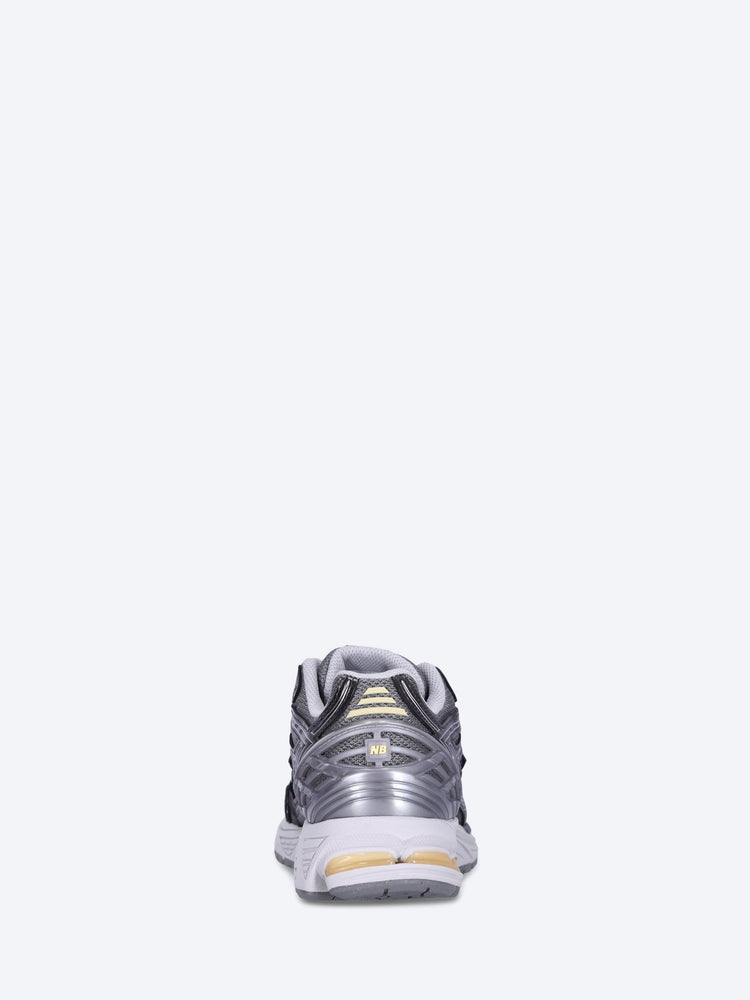 U1906rv1 sneakers 5