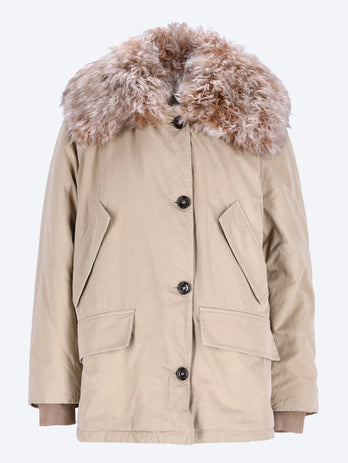 W/ fur collar and buttons jacket