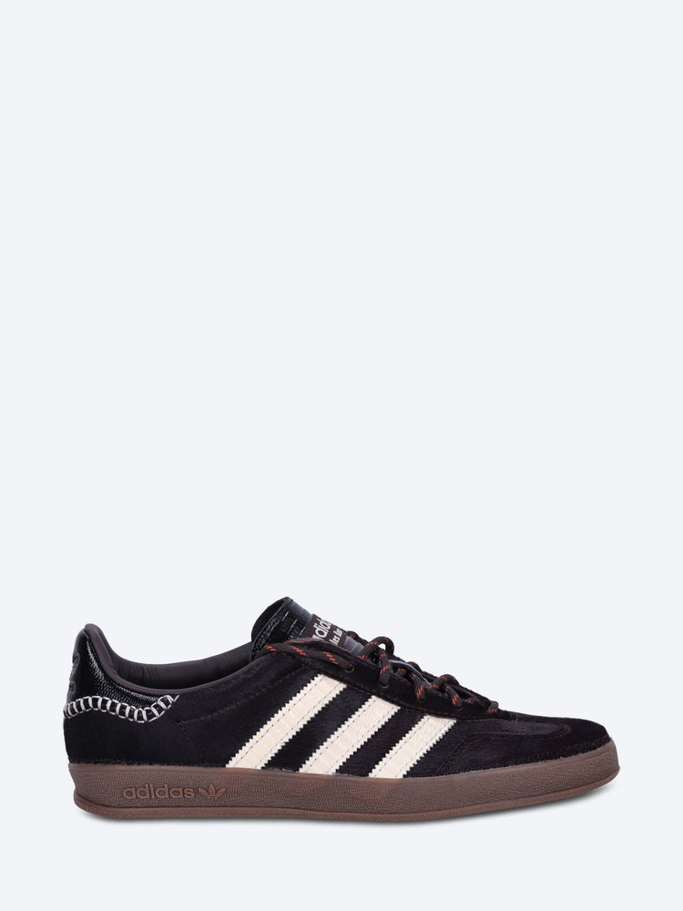 Wb gazelle pony sneakers 1