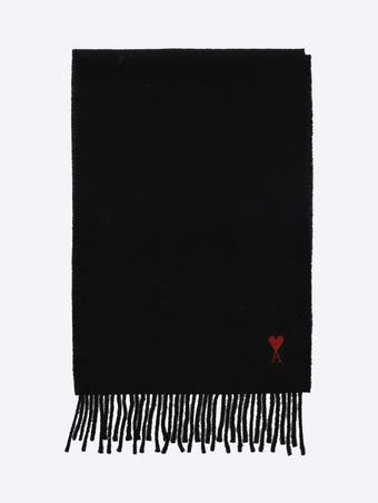 Wollschal mit roter Ami de Coeur-Stickerei