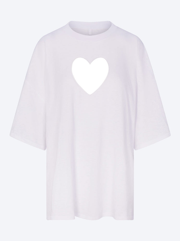 Getragen in einem übergroßen Herz-T-Shirt aus Jersey 1