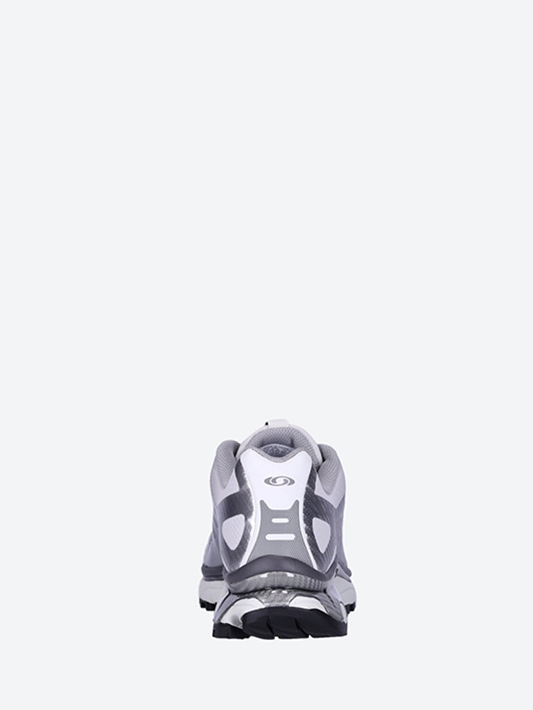 Xt-4 und Sneaker 5