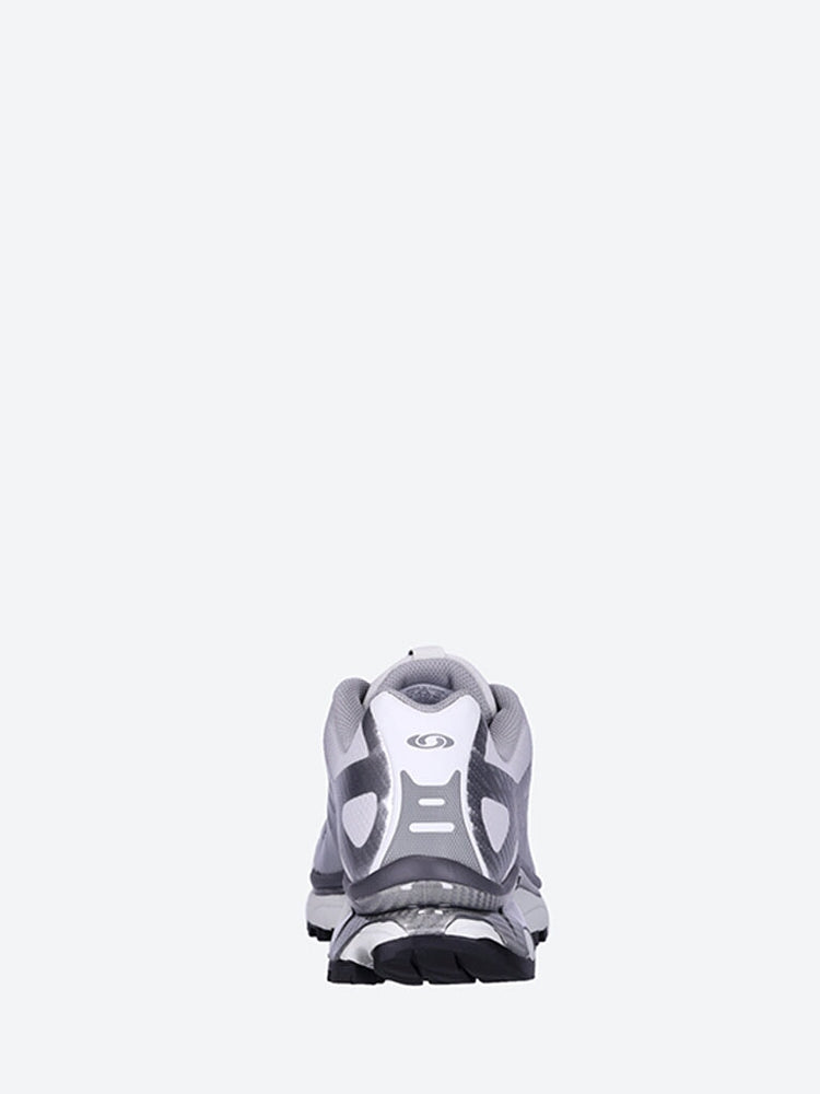 Xt-4 und Sneaker 5