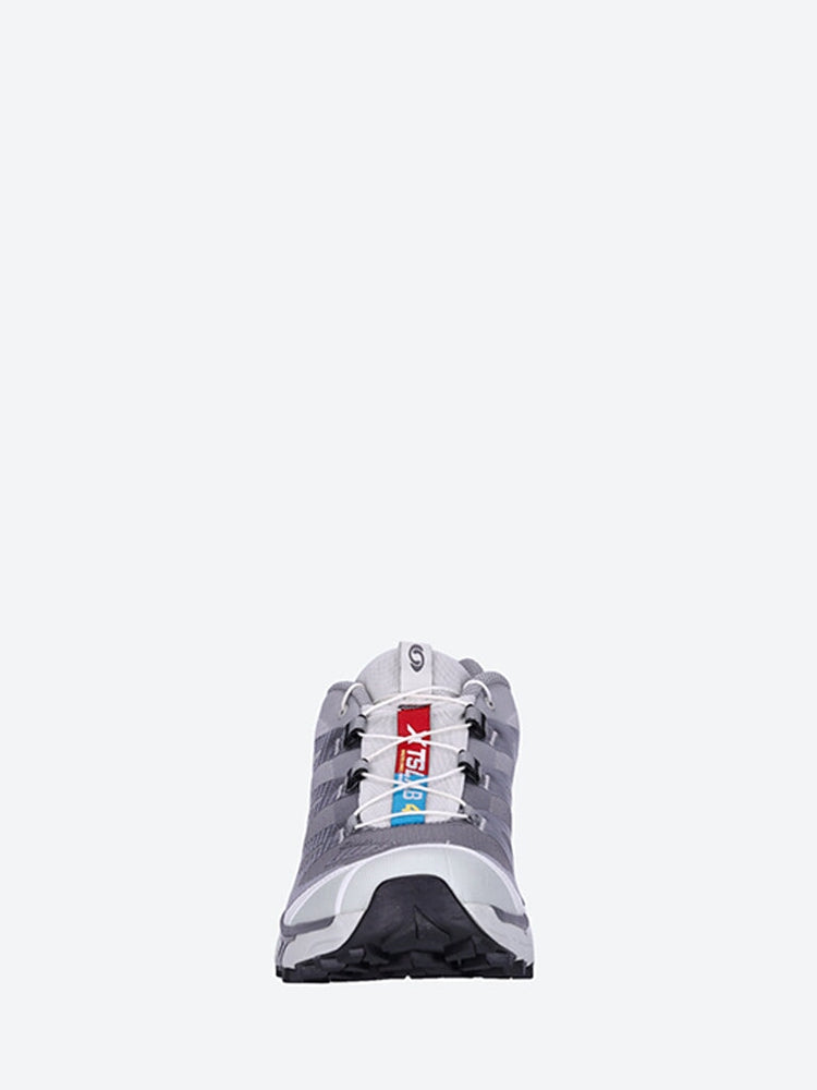 Xt-4 und Sneaker 3