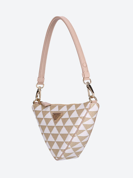 Triangle brodé