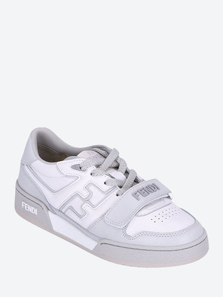 Logo en cuir bas baskets