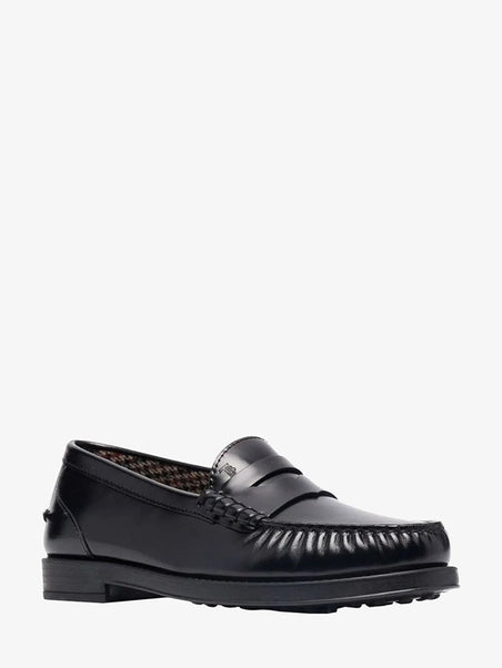Caoutchouc et mocassins