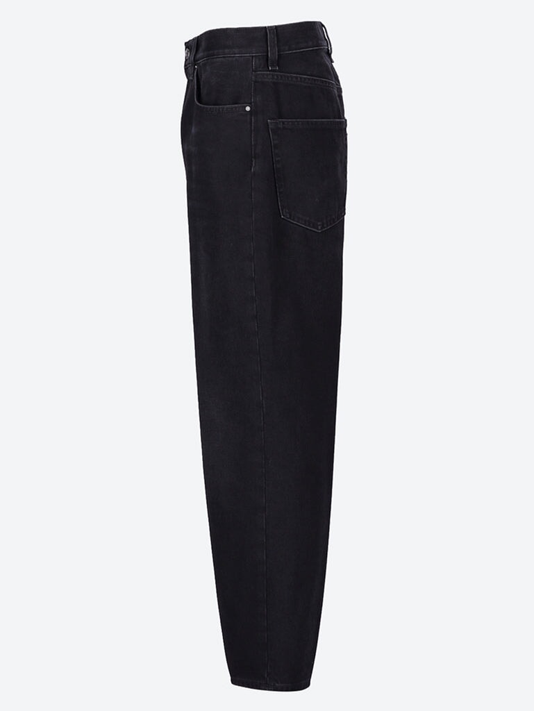 Tapered leg jeans 2